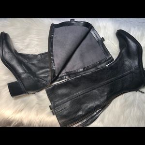 Gorgeous 🖤 tall leather Calvin Klein Zip boots.